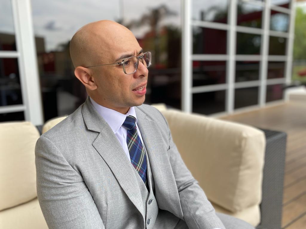 Jos&eacute; Luis L&oacute;pez Velarde Gonz&aacute;lez durante una entrevista